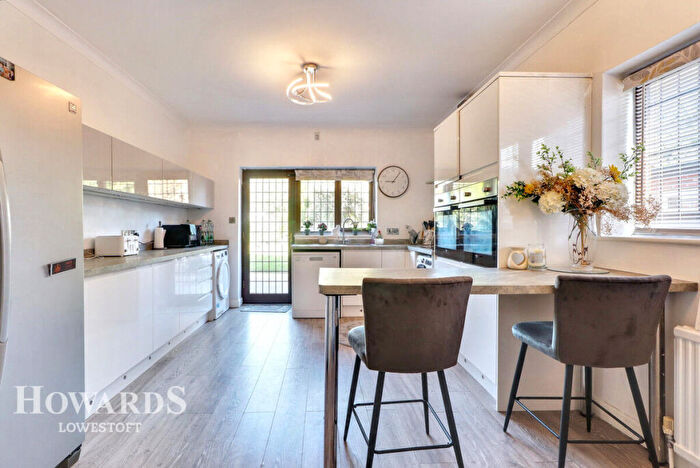 4 Bedroom Detached House For Sale In London Road South, Lowestoft, NR33
