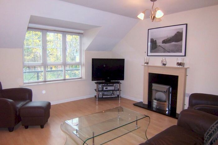 2 Bedroom Apartment To Rent In St. Peters Close, Bromsgrove, Worcestershire, B61