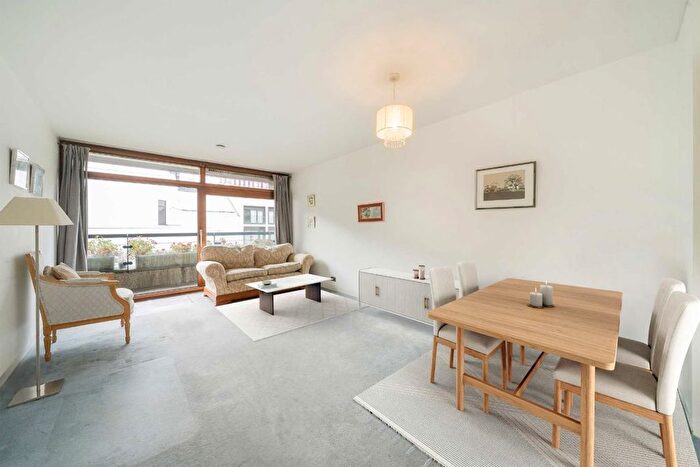 2 Bedroom Flat For Sale In Barbican, Andrewes House, EC2Y