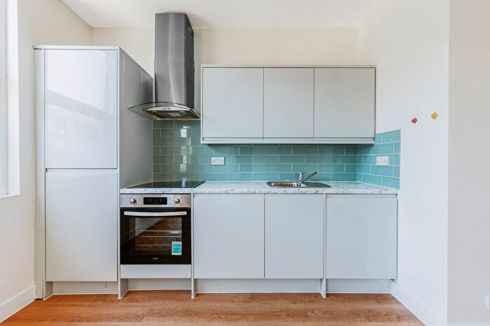 Studio To Rent In Essex Road, West Acton, W3