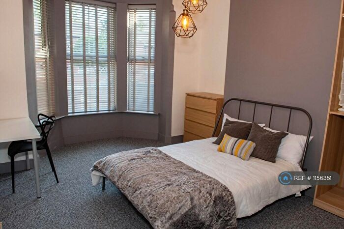 4 Bedroom Semi-Detached House To Rent In Berridge Road, Nottingham, NG7