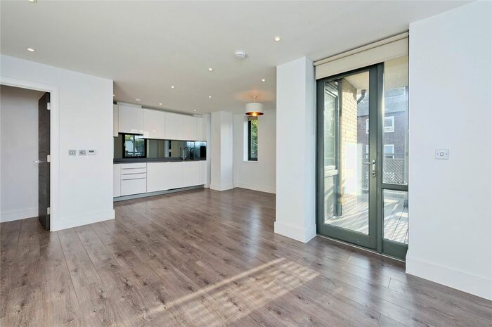 3 Bedroom Flat To Rent In Albany Court, Spring Grove, London, W4