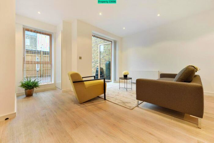 3 Bedroom Town House To Rent In Railton Road, London, SE24