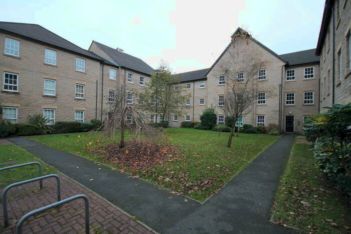 2 Bedroom Flat To Rent In Gale Close, Littleborough, OL15