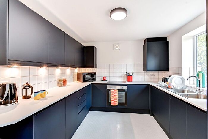 6 Bedroom Semi-Detached House To Rent In Garrick Road, Bath, BA2