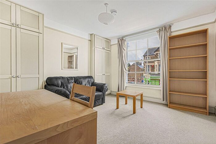 2 Bedroom Flat For Sale In Abingdon Road, Grandpont, OX1