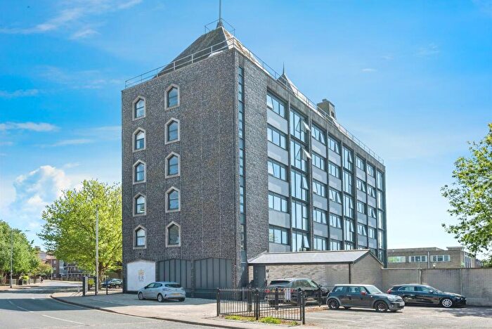 2 Bedroom Flat For Sale In Yarmouth Way, Great Yarmouth, NR30