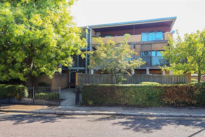 1 Bedroom Flat For Sale In Hayes End Road, Hayes End, UB4