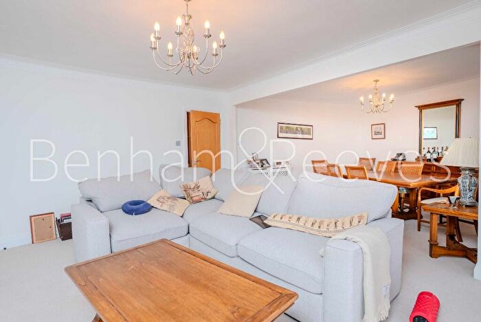 3 Bedroom Apartment To Rent In Cholmeley Park, Cholmeley Lodge, N6
