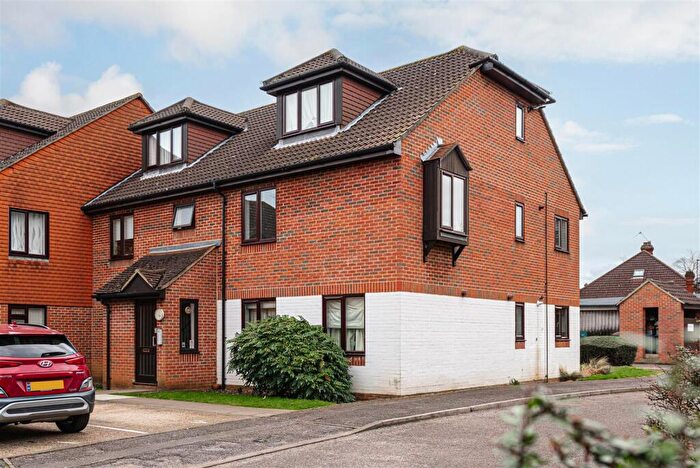 2 Bedroom Flat For Sale In Chelsea Gardens, Cheam, SM3