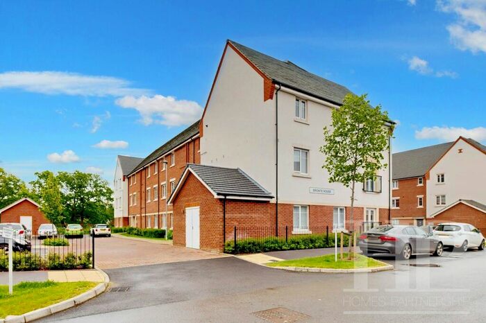 2 Bedroom Apartment To Rent In Cornwell Avenue, Crawley, RH10