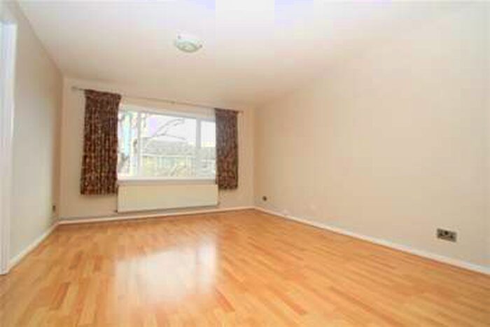 1 Bedroom Flat To Rent In Engadine Close, Croydon CR0