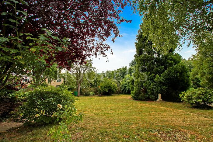 2 Bedroom Flat For Sale In Dollis Hill Lane, London, NW2