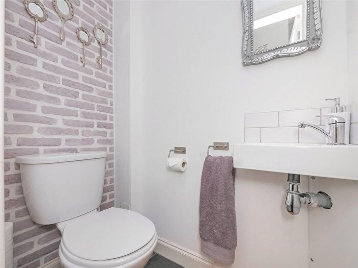 2 Bedroom Flat To Rent In Canon Street, Edinburgh, EH3