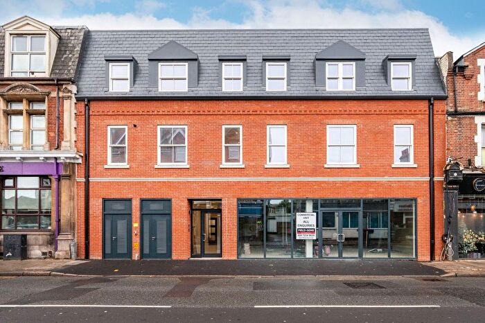 1 Bedroom Flat For Sale In Merton Road, South Wimbledon, London, SW19