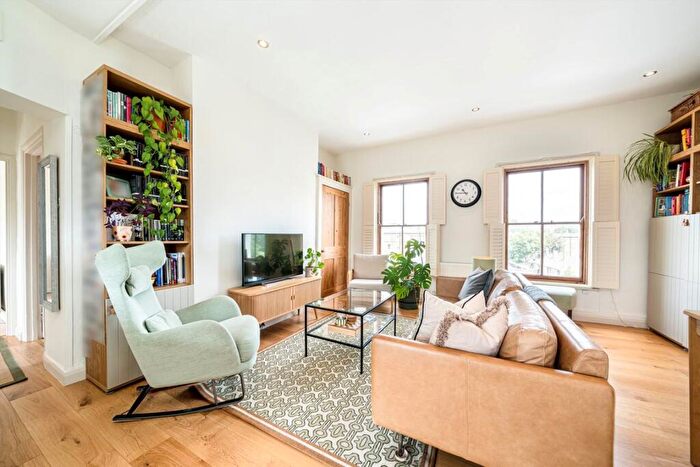 2 Bedroom Flat For Sale In Lorrimore Road, Kennington, SE17