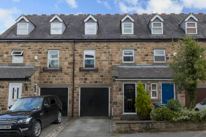 4 Bedroom Town House To Rent In Farnley Road, Menston, LS29