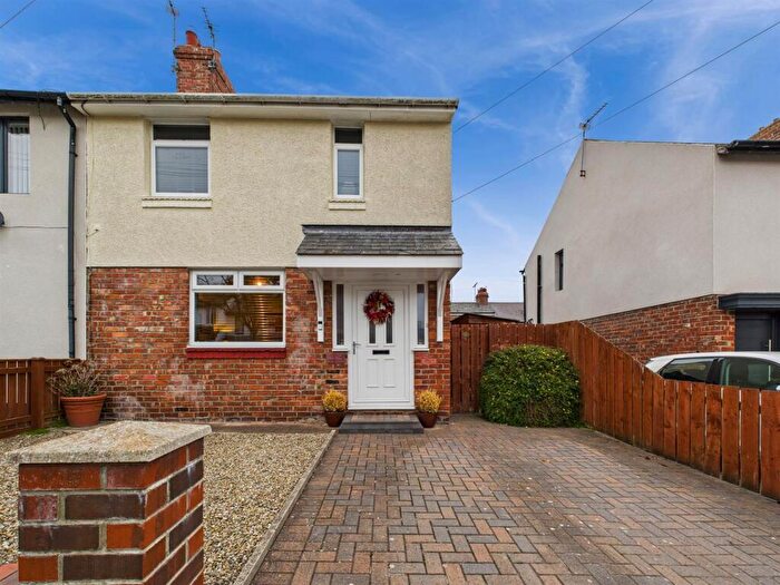 3 Bedroom Semi Detached House For Sale In Waterloo Road, Wellfield, NE25