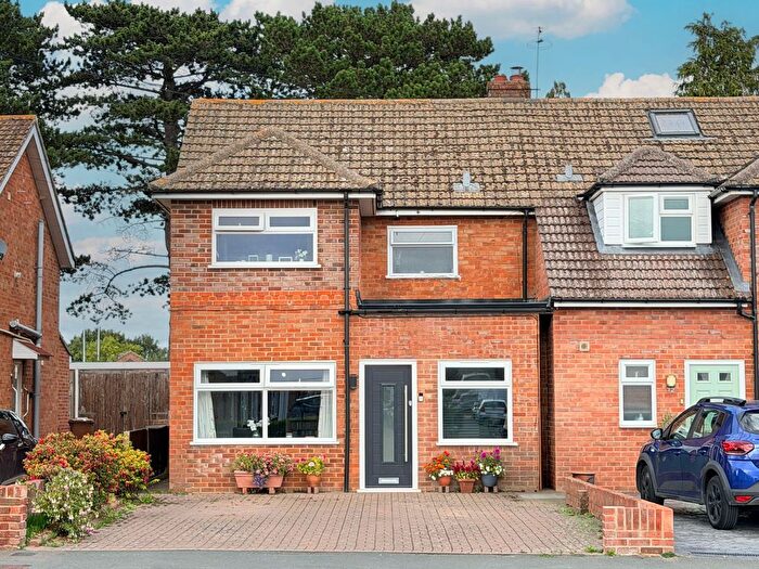 3 Bedroom Semi Detached House For Sale In Freeman Road, Didcot, OX11