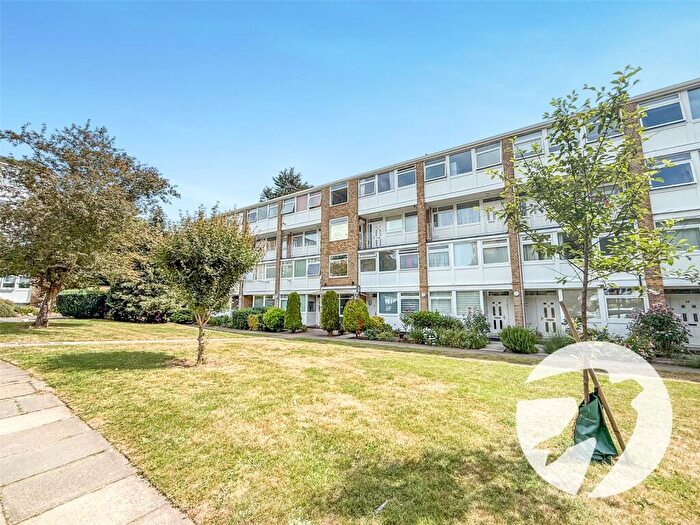 3 Bedroom Maisonette For Sale In Tarnwood Park, London, SE9