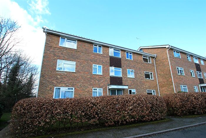 2 Bedroom Flat To Rent In Oakfield Drive, Reigate, RH2
