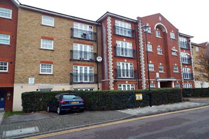 2 Bedroom Flat To Rent In Queensberry Place, London, E12