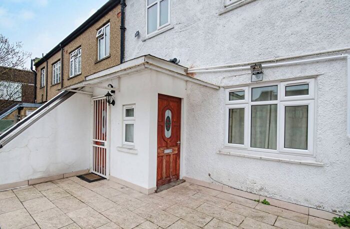 1 Bedroom Flat For Sale In Greenford Road, Sudbury, Harrow, HA1