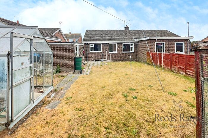 2 Bedroom Bungalow For Sale In Croft Road, Camblesforth, Selby, North Yorkshire, YO8