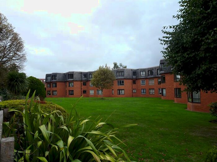 2 Bedroom Flat To Rent In French Weir Close, Taunton, TA1
