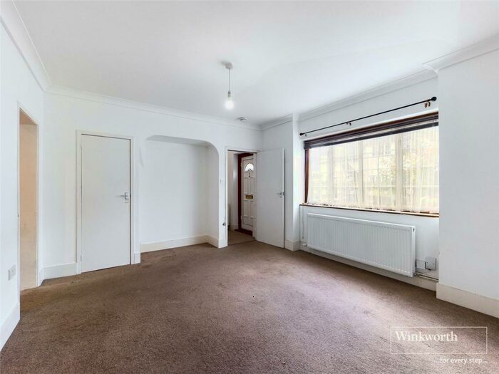 3 Bedroom House To Rent In Shorts Croft, Kingsbury, London, NW9