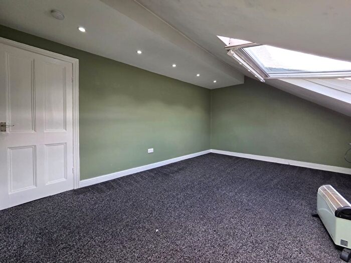2 Bedroom Flat To Rent In Keighley Road, BD9