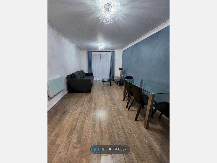 2 Bedroom Flat To Rent In Jubilee Square, Reading, RG1