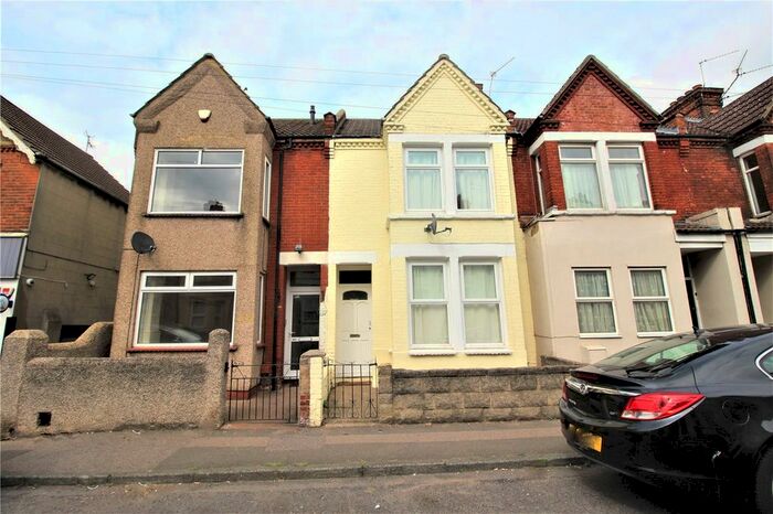 3 Bedroom End Of Terrace House To Rent In Canterbury Street, Gillingham, Kent, ME7