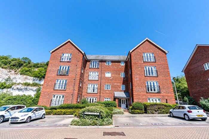 2 Bedroom Flat To Rent In Silver Streak Way, Tucano Court Silver Streak Way, ME2