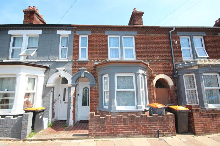 3 Bedroom Terraced House For Sale In Ombersley Road, Bedford, MK42