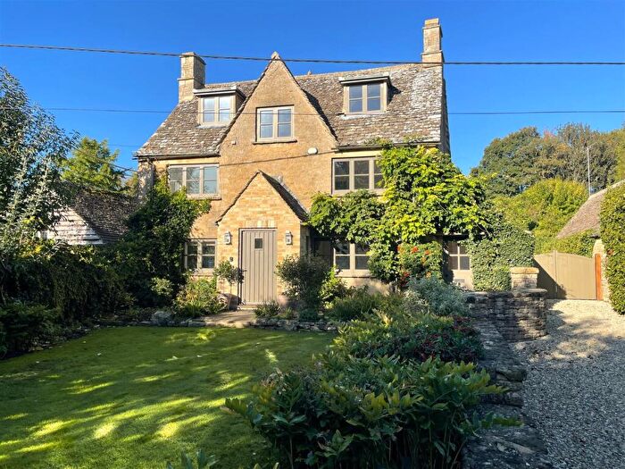 5 Bedroom Detached House For Sale In Taynton, Oxfordshire, OX18