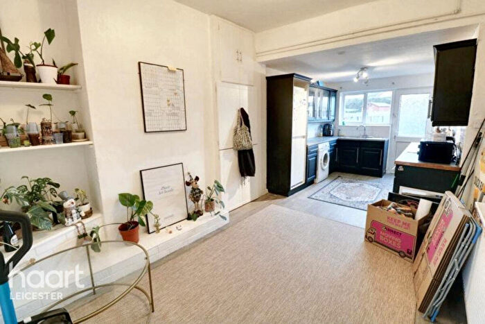 2 Bedroom Terraced House For Sale In Holywell Road, Leicester, LE2
