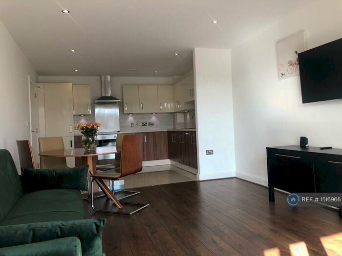 2 Bedroom Flat To Rent In Whitehouse, London, E10