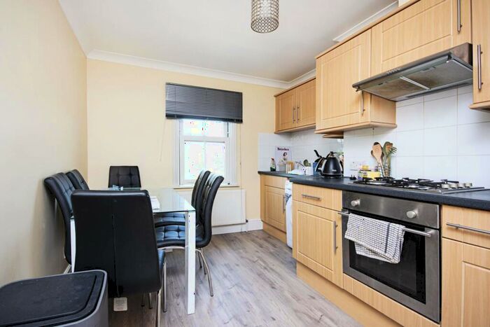 2 Bedroom Flat To Rent In Finsbury Park, Finsbury Park, London, N4