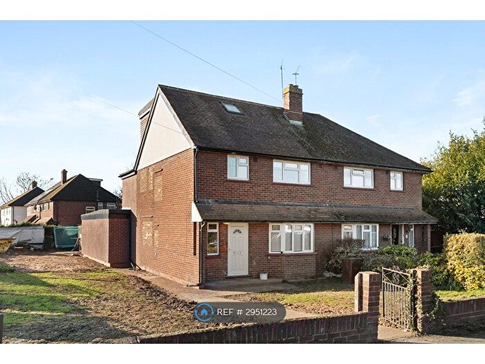 Studio To Rent In Langton Way, Egham, TW20