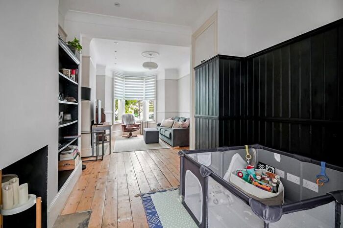 3 Bedroom End Terrace House For Sale In Fleetwood Street, London, N16