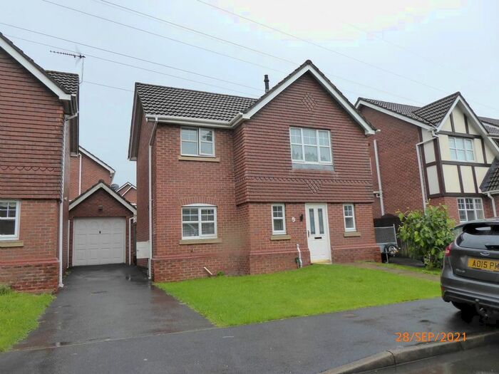 3 Bedroom Detached House To Rent In Lon Y Maes, Llanelli SA14