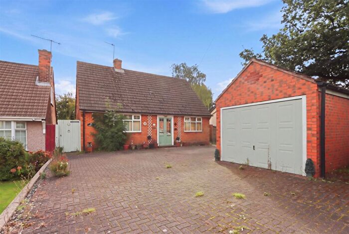 2 Bedroom Detached Bungalow For Sale In Derby Road, Chesterfield, S40