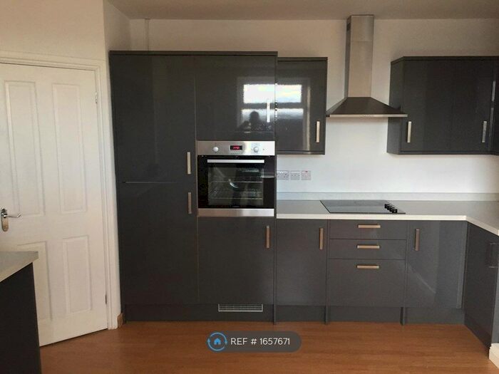 2 Bedroom End Of Terrace House To Rent In New Hey Road, Huddersfield, HD3