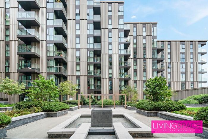 2 Bedroom Flat To Rent In Hartington Court, London, N4