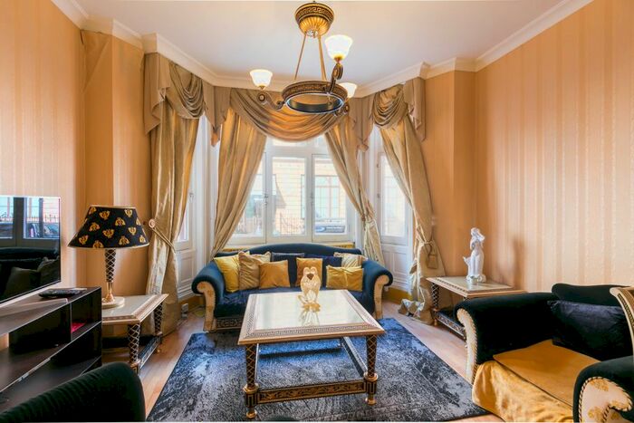 2 Bedroom Flat For Sale In Hans Road, London, SW3