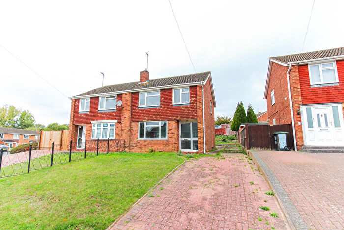 3 Bedroom Semi-Detached House For Sale In Drayton Road, Irthlingborough, NN9
