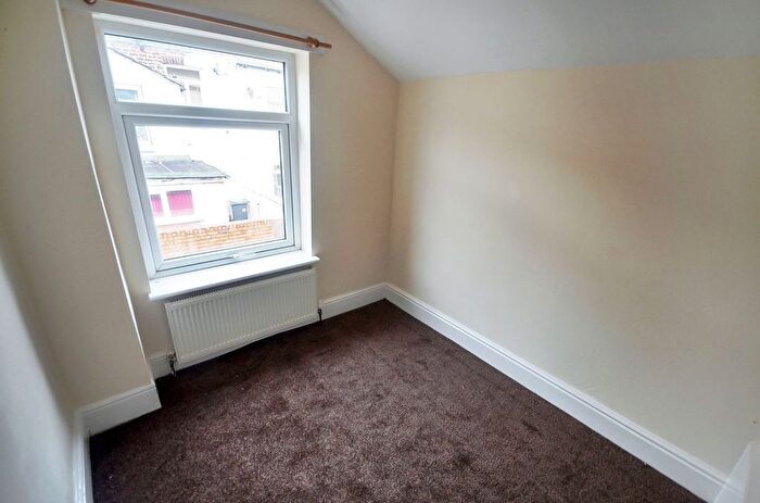 3 Bedroom Flat To Rent In Ross Street, Widnes, WA8