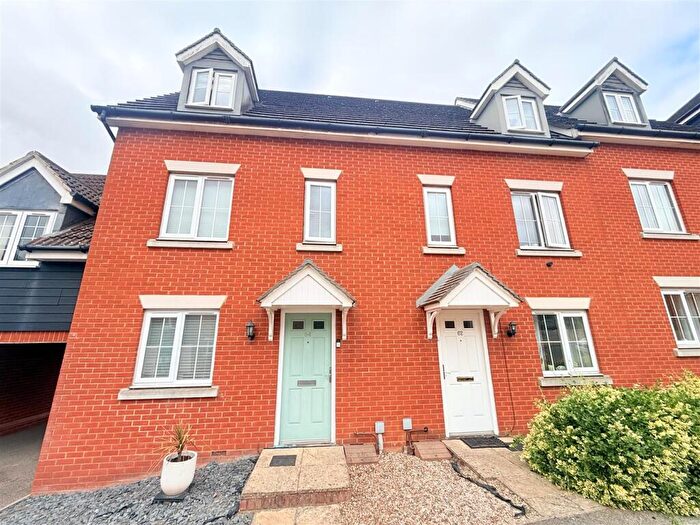3 Bedroom Town House For Sale In Phoenix Way, Stowmarket, IP14