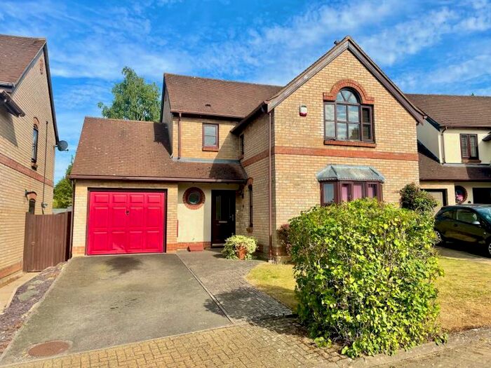 3 Bedroom Detached House To Rent In Bodiam Close, Shenley Church End, MK5